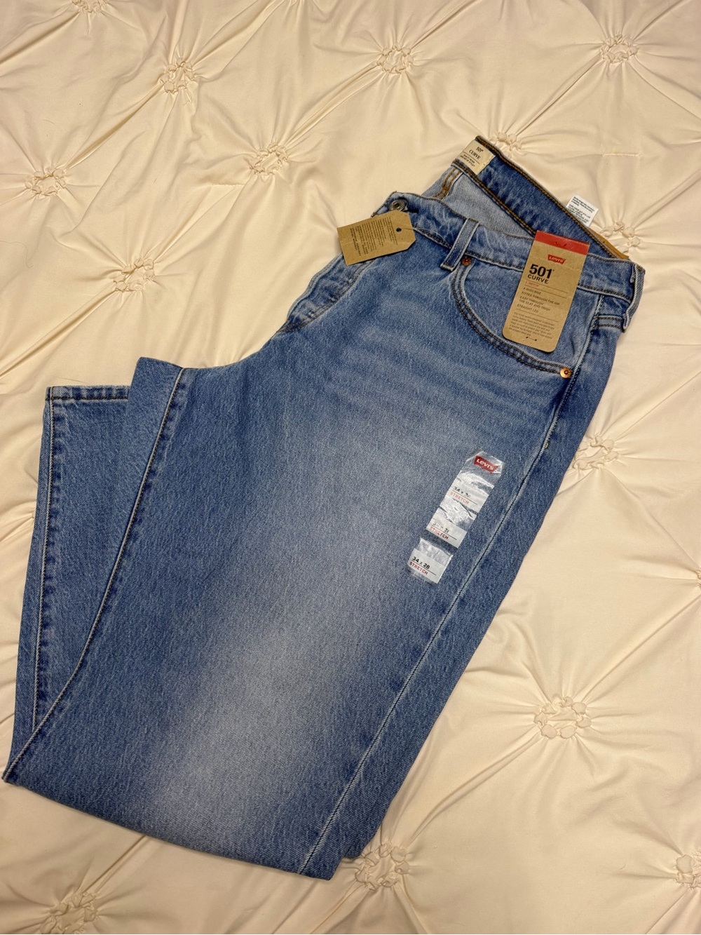 Levi's 501 Curve Straight-Leg Jeans in Light Blue Wash 34x28